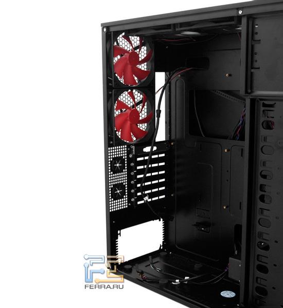 Семь съемных заглушек отсеков расширения крепятся винтами