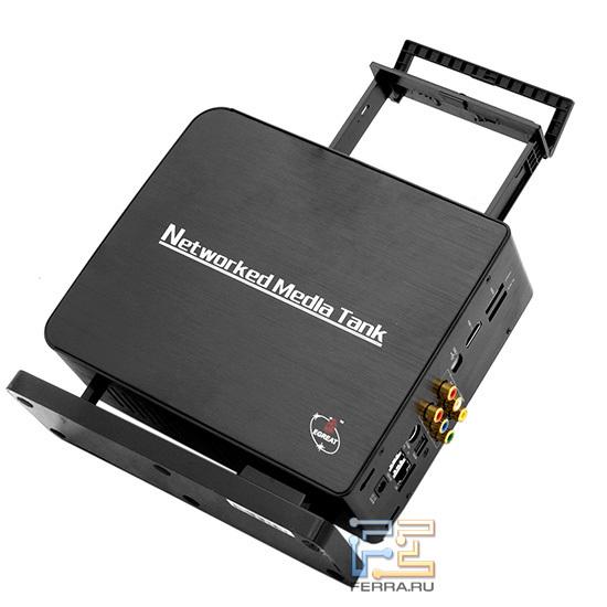 Вставлять жесткий диск все равно придется, поэтому лучше выбрать модель помедленнее — она меньше греется при работе