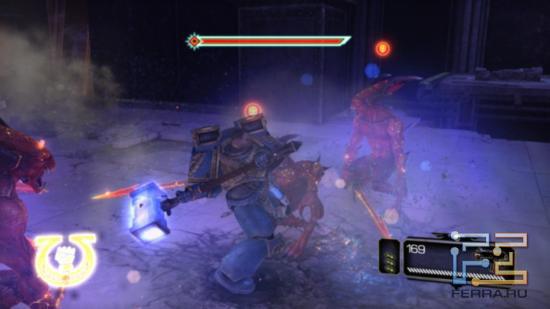 Warhammer 40.000: Space Marine — Когда над противником появляется специальная иконка, это означает, что он оглушен и можно совершить эффектную экзекуцию