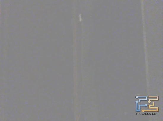 На улице пасмурно, в коридоре темновато, но дверь еле-еле видна