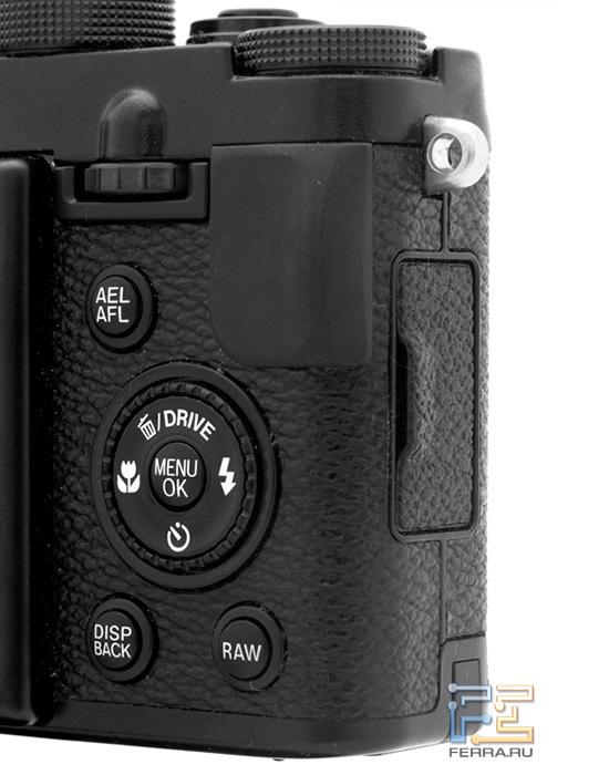 Fujifilm FinePix X10, органы управления справа от дисплея