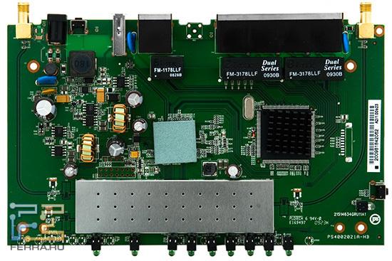 Основной чип закрыт керамическим радиатором, а радиомодуль спрятан под длинным защитным экраном. Для сетевого чипа использован обычный игольчатый радиатор