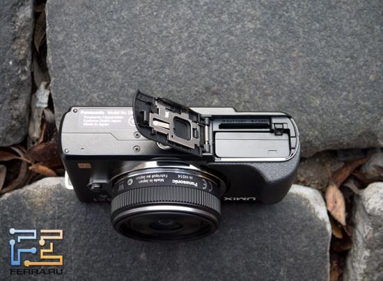 Panasonic Lumix GX1 – отсек с аккумулятором и SD-картой
