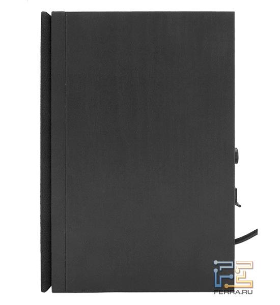 Вид на колонки Konoos KNS-D100 справа...