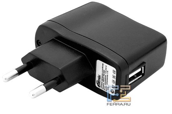 Подзарядка устройства осуществляется с помощью стандартного кабеля USB, выделенный разъем на корпусе отсутствует — и это хорошо