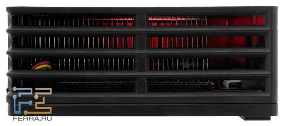 Отверстие в передней части видеокарты несколько больше, чем в задней