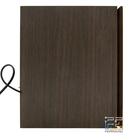 Корпуса изготовлены из MDF и оклеены пленкой, имитирующей текстуру дерева