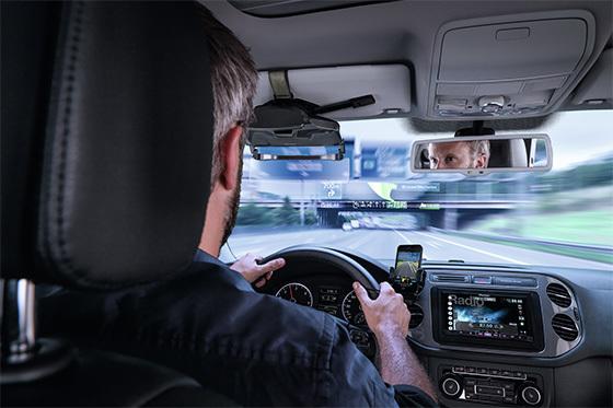 Pioneer NavGate HUD. Вид в интерьере автомобиля