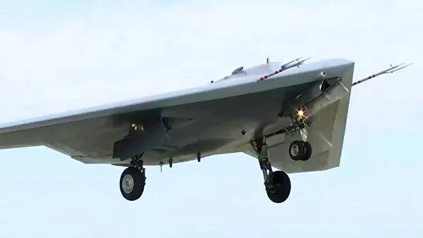 С-70 Охотник, конструкция планера напоминает знаменитый стелс-бомбардировщик В-2 Spirit