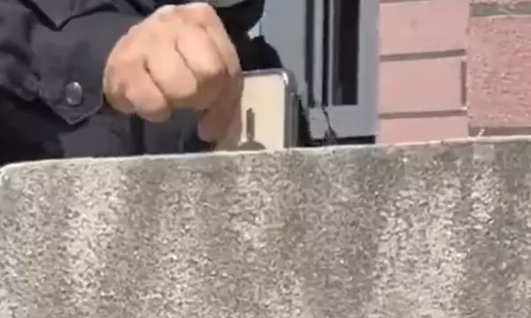 iPhone 12 Pro китаянки остался невредимым после падения с 26-го этажа