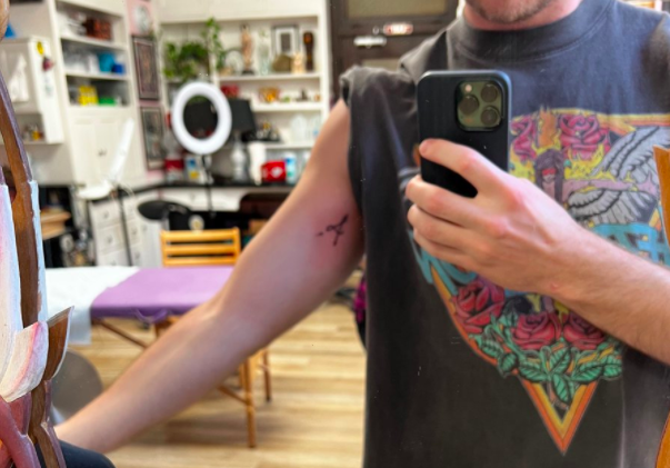 Мужчина набил первую в мире татуировку авторства искусственного интеллекта