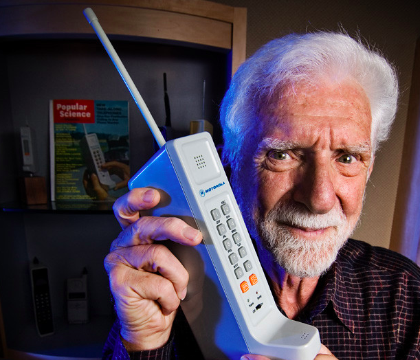 Изобретатель мобильного телефона каждый год покупает новый iPhone