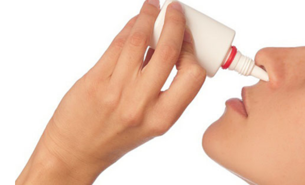 Врач опроверг пользу сосудосуживающих капель при насморке