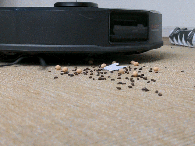 Этот умный пылесос ориентируется внутри квартиры лучше ваших котов