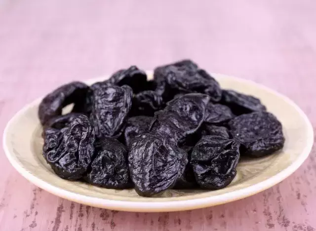 Чем полезен для здоровья чернослив