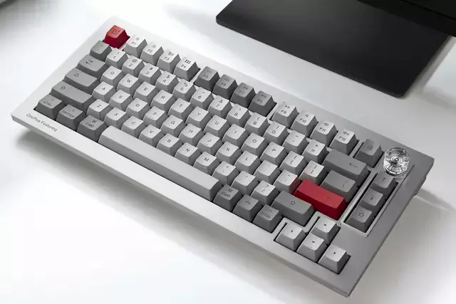OnePlus выпустила свою первую механическую клавиатуру