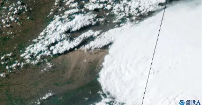 На Чикаго впервые за почти 100 лет обрушилась сильная песчаная буря