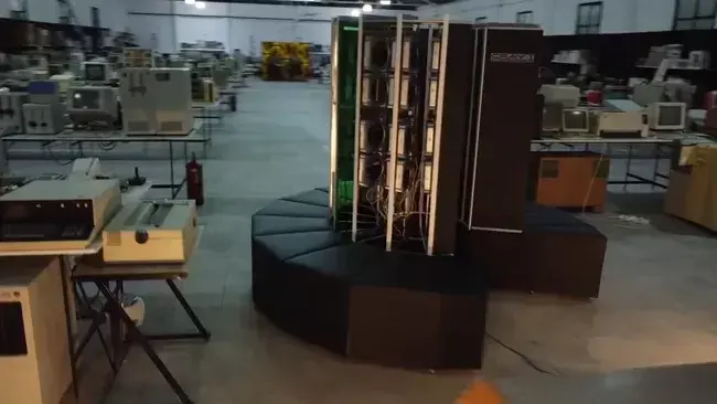 В испанском музее воссоздали суперкомпьютер Cray-1