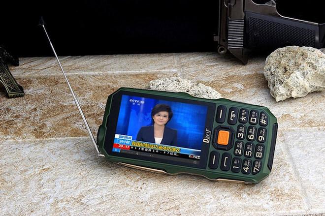 Вообще, были даже такие Android-смартфоны. И, в том числе, Samsung и LG пытались подражать китайцам (но тогда они ещё сами не были ААА-брендами)