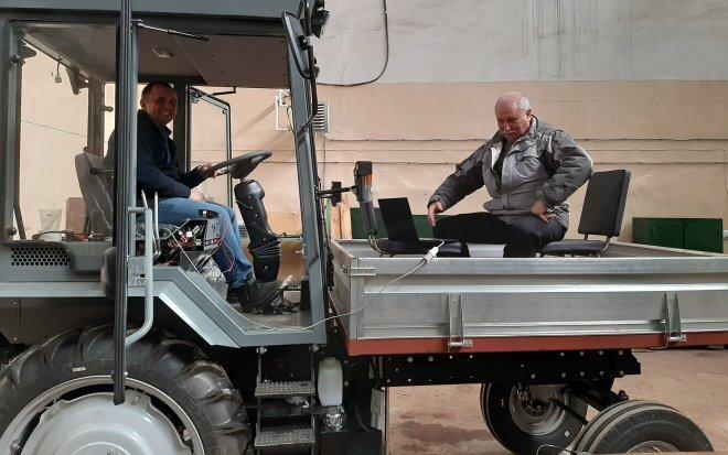 Для дачи самое то: в России создали первый электротрактор