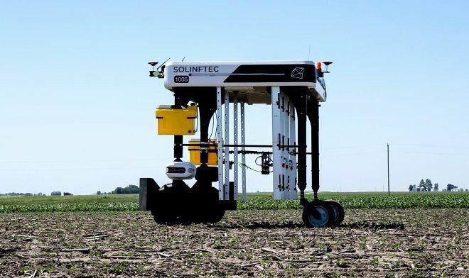 Представлен робот-фермер, сканирующий и уничтожающий сорняки на полях