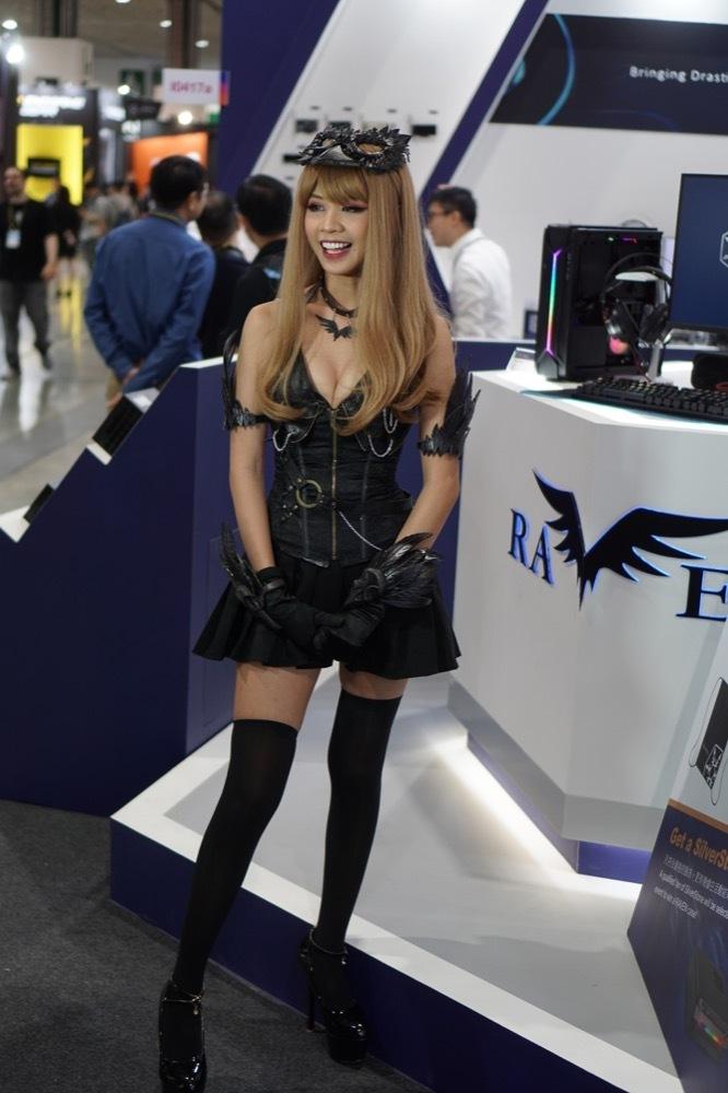 Самые красивые девушки компьютерной выставки Computex 2019