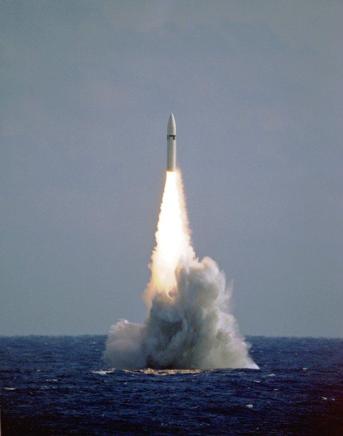 Запуск баллистической ракеты UGM-27C Polaris A3