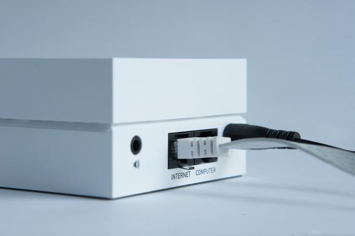 Подключение к интернету обязательно: музыка транслируется именно оттуда