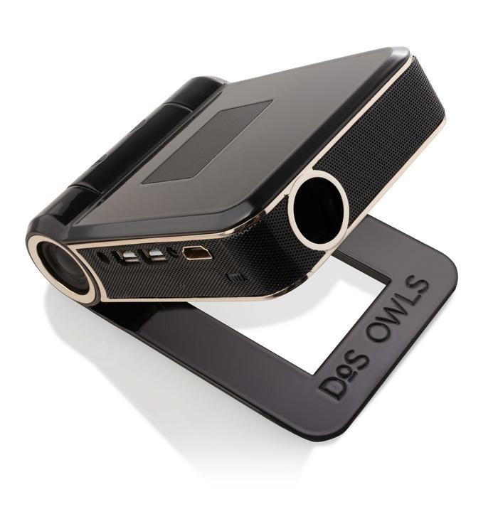 Проектор снабжён удобной ножкой, которая позволяет варьировать угол наклона