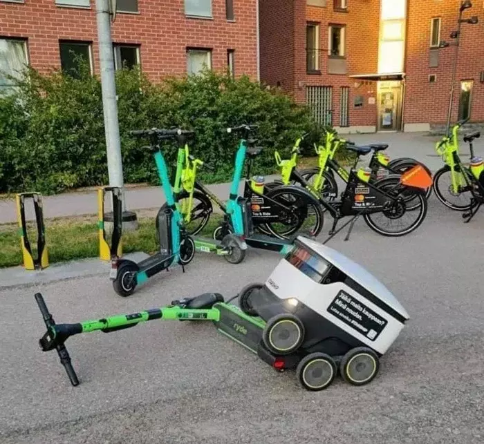 Блин, у них уже и между собой разборки начались