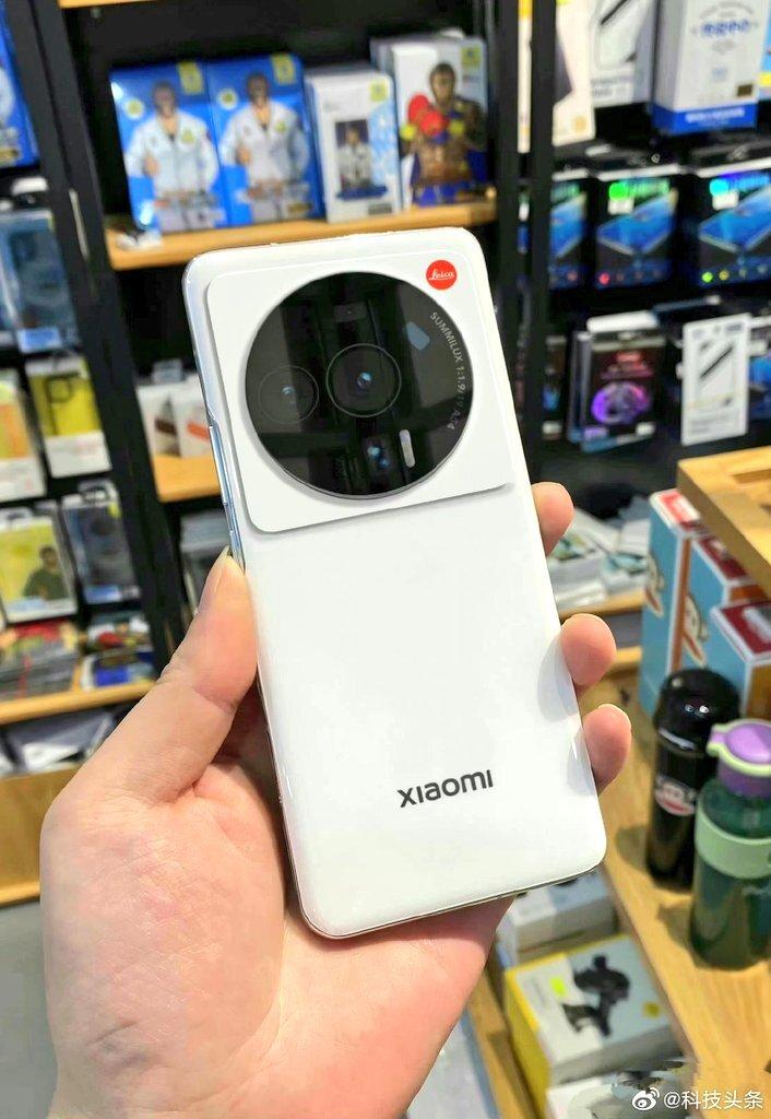 Новый флагман Xiaomi 12 Ultra попал на «живое» фото