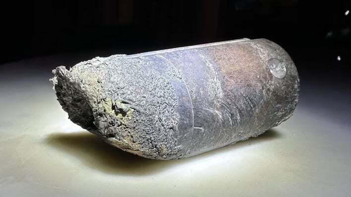 Тот самый мусор, упавший на дом