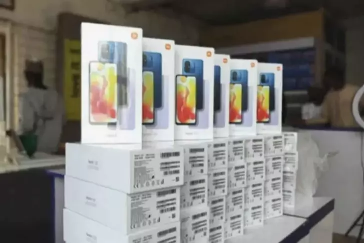 Дешёвый смартфон Xiaomi Redmi показался на «живых» фото перед глобальным дебютом