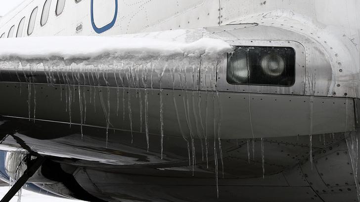 В России начали проверять обледенелость самолётов с помощью полароидной плёнки