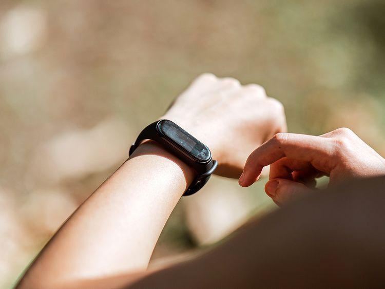 Фитнес-браслет на вашей руке сможет предсказать развитие деменции