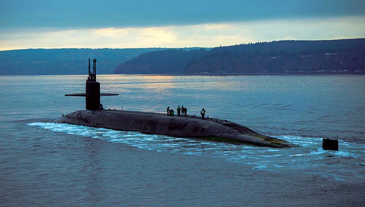 Почему подводные лодки делают именно чёрного цвета