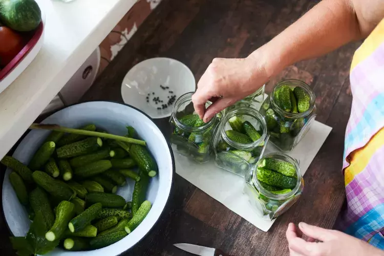 Солёные огурцы оказались полезны при снижении веса