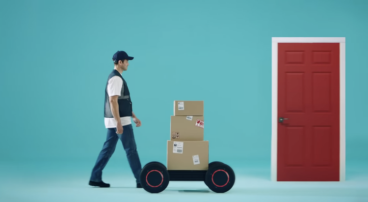 Это новый робот Hyundai для перевозки вещей, а в будущем и людей