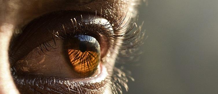 Врач объяснила, почему происходит подёргивание века