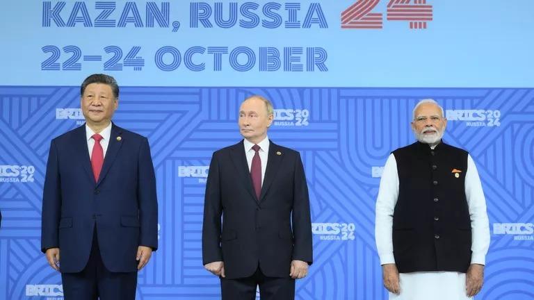 Владимир Путин, председатель КНР Си Цзиньпин и премьер-министр Индии Нарендра Моди на XVI саммите БРИКС в Казани