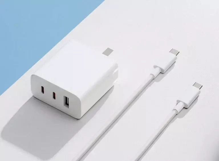 Xiaomi представила компактный GaN-зарядник на 67 Вт с тремя портами