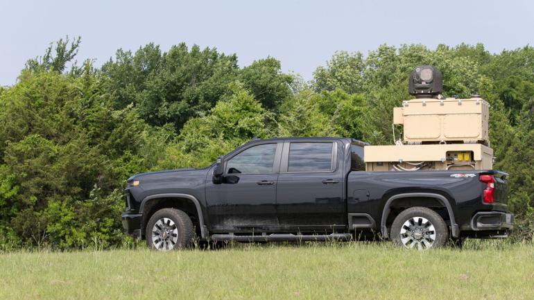 Пентагон получил новый миниатюрный лазер для сбития беспилотников — он помещается на автомобиль