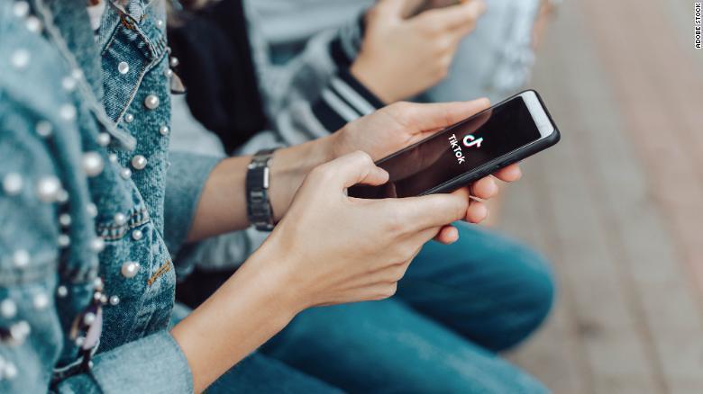 Всё ради славы? 10-летняя девочка умерла во время записи ролика для TikTok