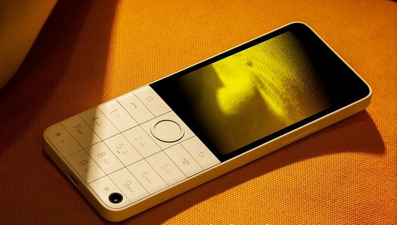 Xiaomi выпустит кнопочный смартфон с Android 12 и сенсорным экраном