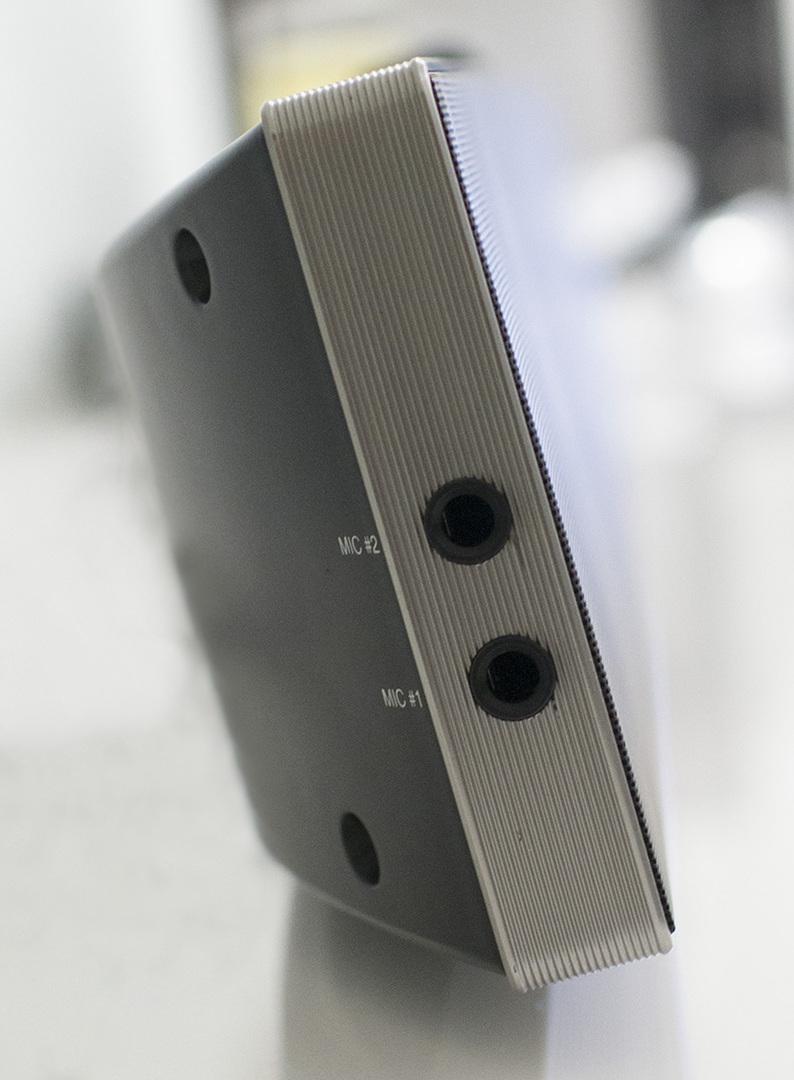 Разъемы на торцах корпуса LG BB5530A