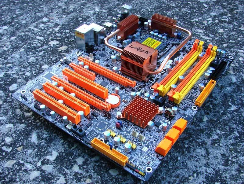 DFI LanParty DK X48-T2RS