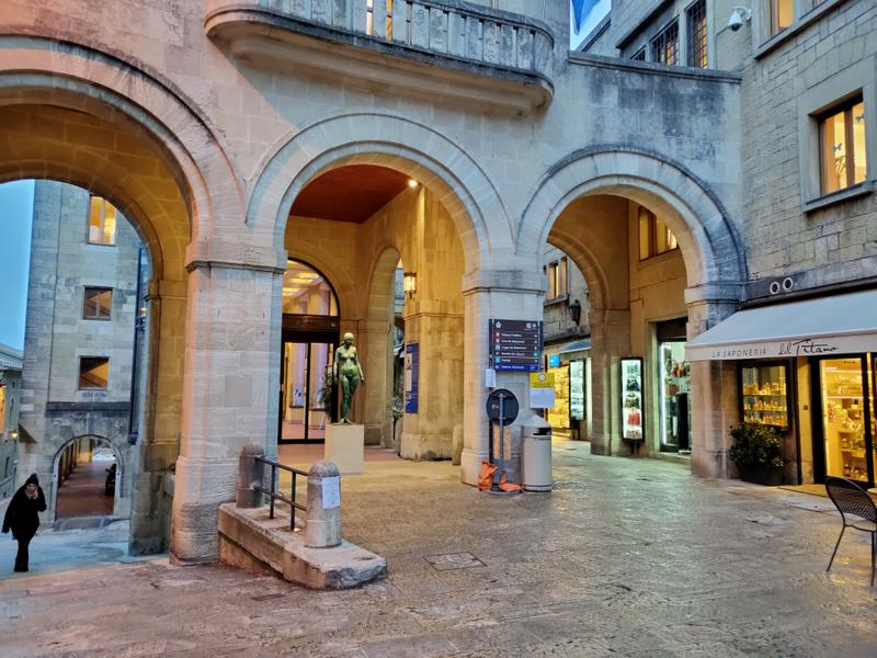 dcf691ad23346646cc6f61b67f91a3995bad0eeb