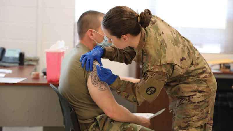 В США военные медики создали «супервакцину» от коронавируса