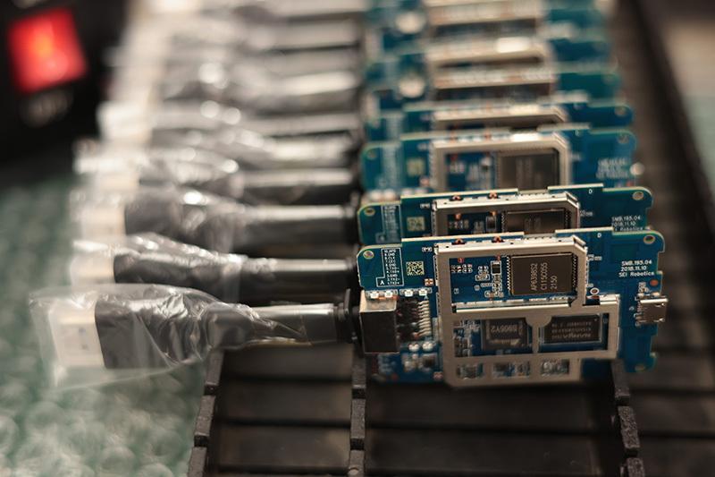 Что будет с рынком «умных» приставок для телевизоров в России: исчезнут ли они с прилавков магазинов