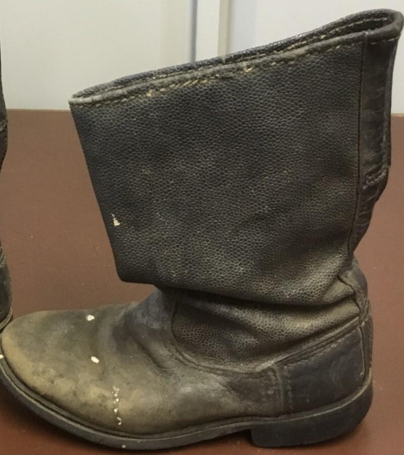 Кирзовый сапог, повидавший некоторое дерьмо